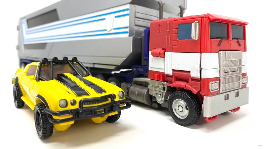 In Hand Image Of Transformers Rise Of The Beasts SS 100 Bumblebee  (3 of 44)